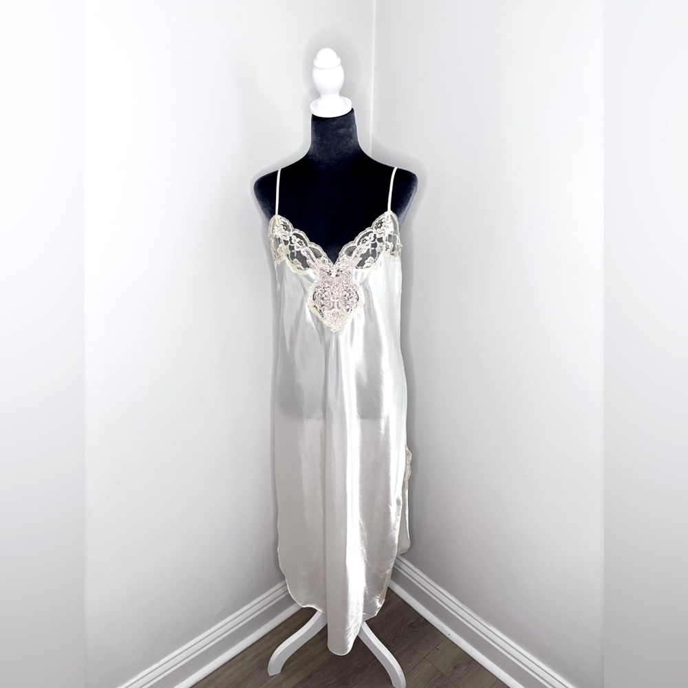 Vintage Expressions California Dynasty Off-White Slip With Lace Size M